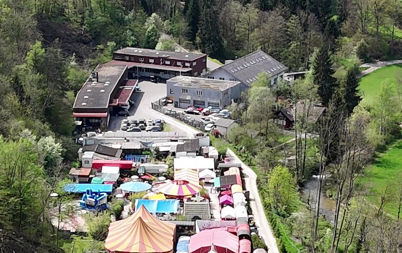 Luftaufnahme der Gewerbegebäude im Mange Areal Roggwil BE